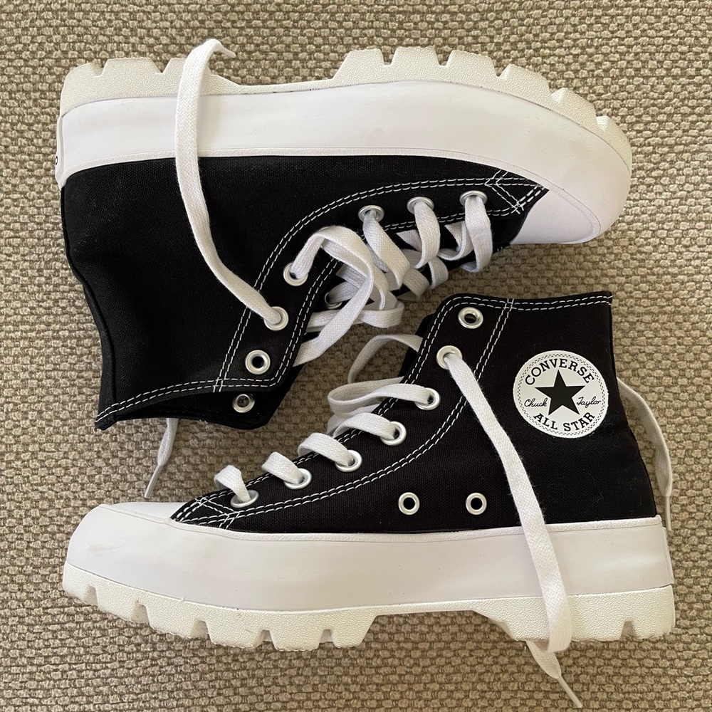 Converse Women's Chuck Taylor All Star Lugged High Top Sneaker - Size 6